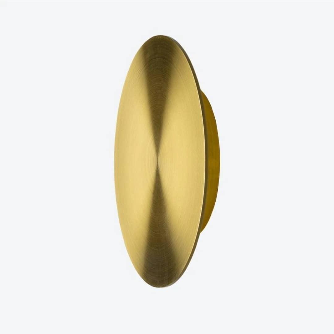 Phelan Messing Minimalistische Wandleuchte
