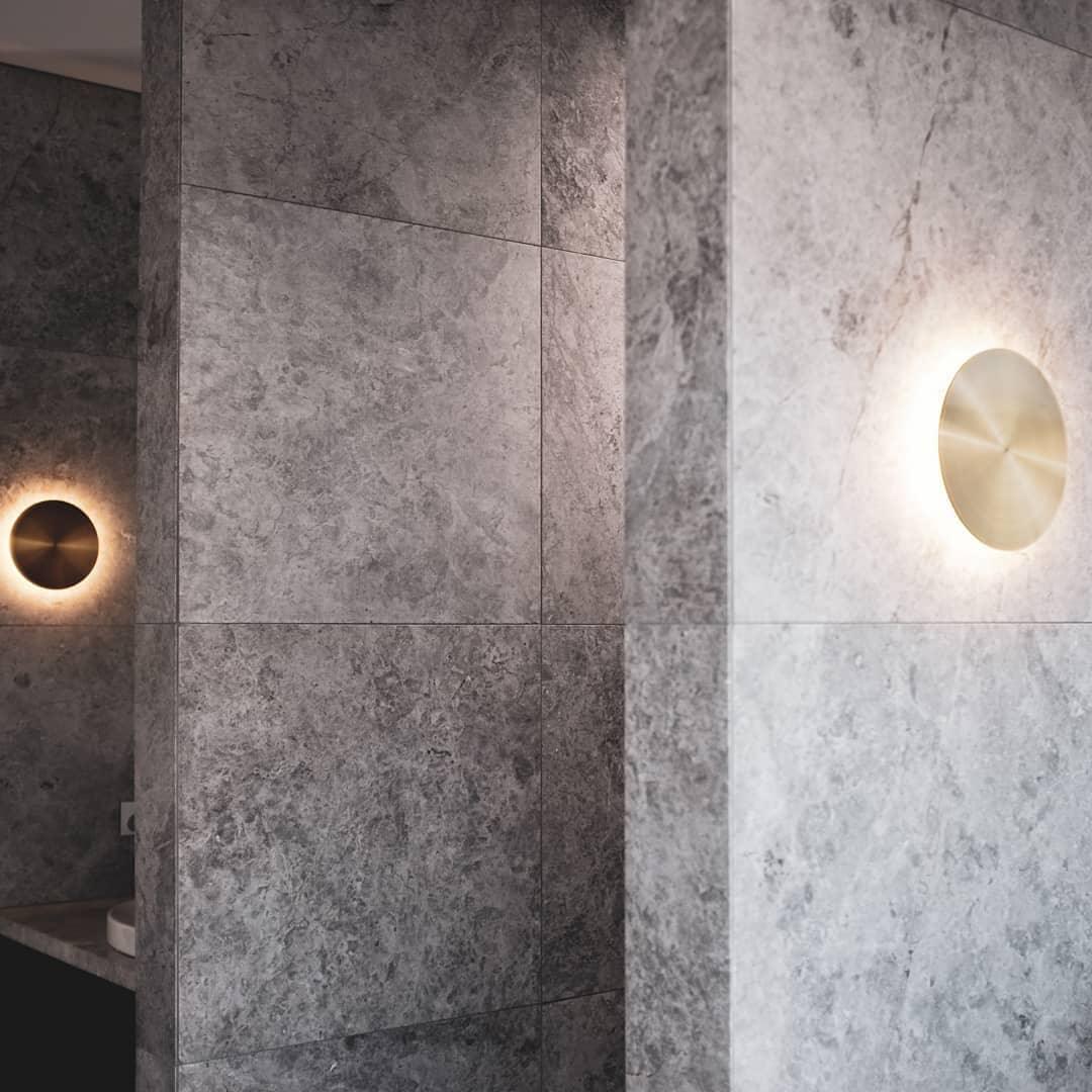 Phelan Messing Minimalistische Wandleuchte