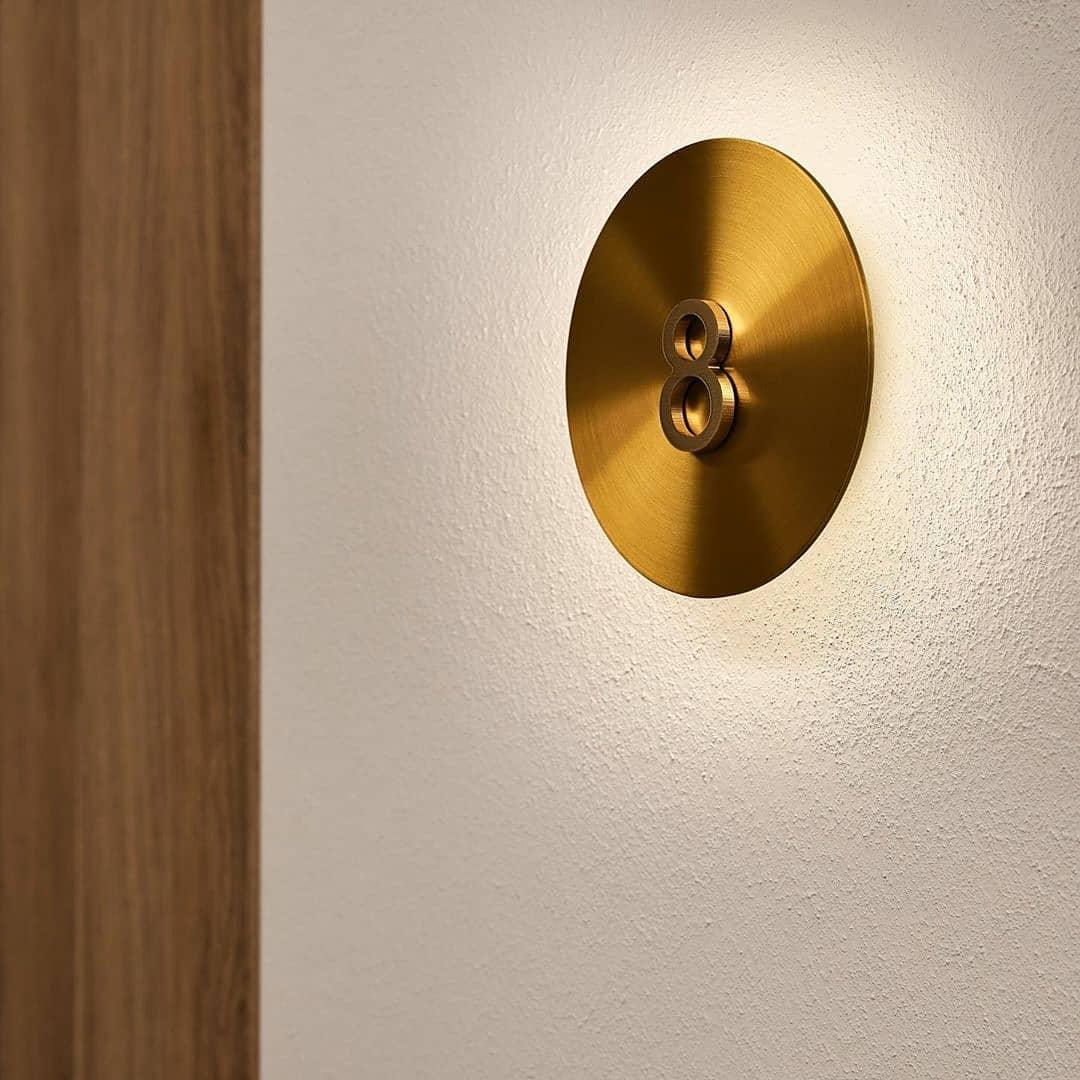 Phelan Messing Minimalistische Wandleuchte