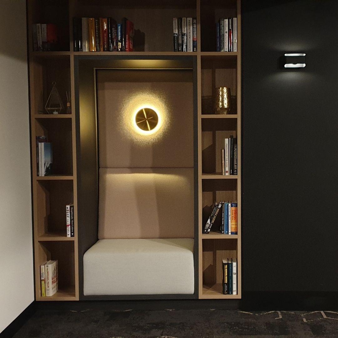 Phelan Messing Minimalistische Wandleuchte