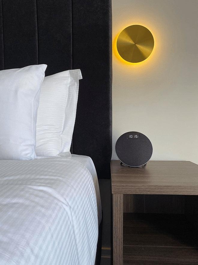 Phelan Messing Minimalistische Wandleuchte