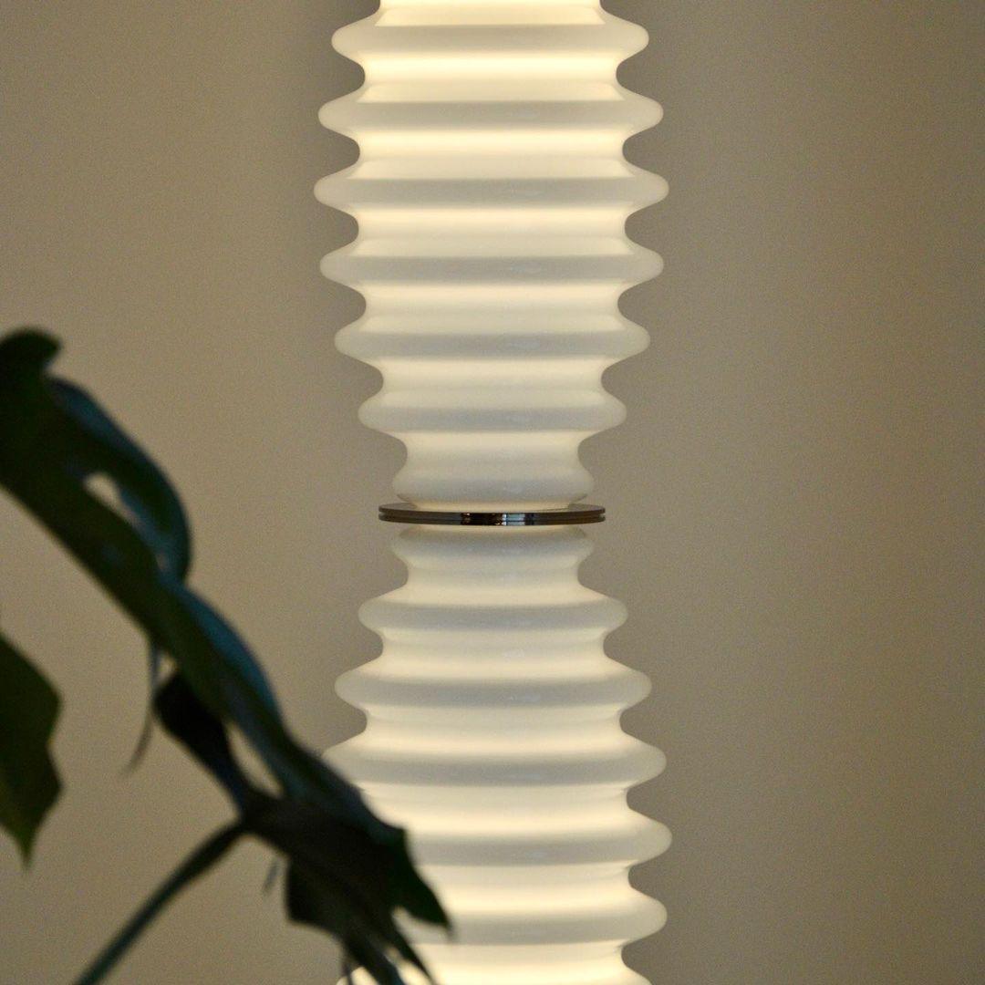 Celerine Stehleuchte aus Glas im modernen Stil
