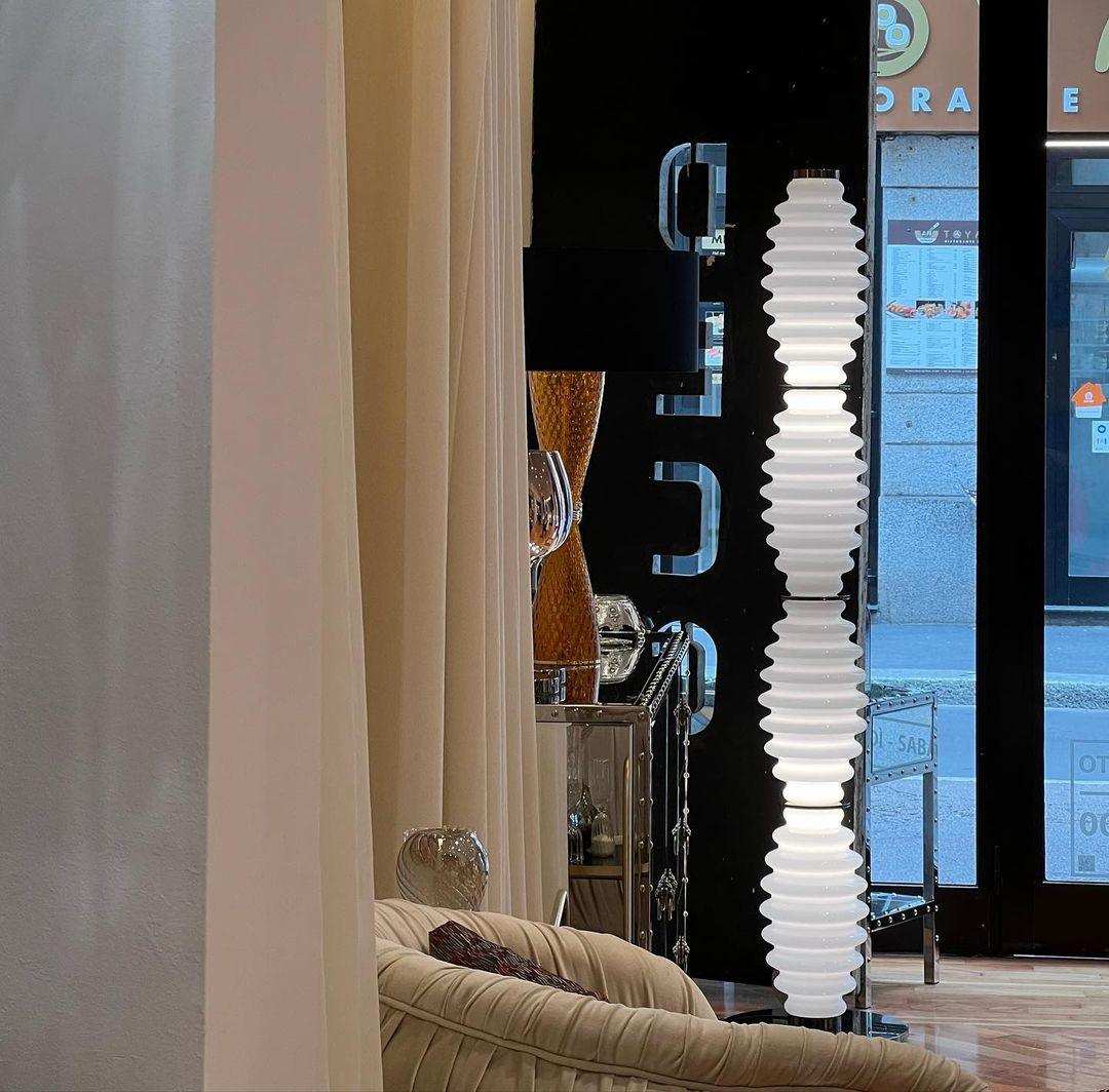 Celerine Stehleuchte aus Glas im modernen Stil