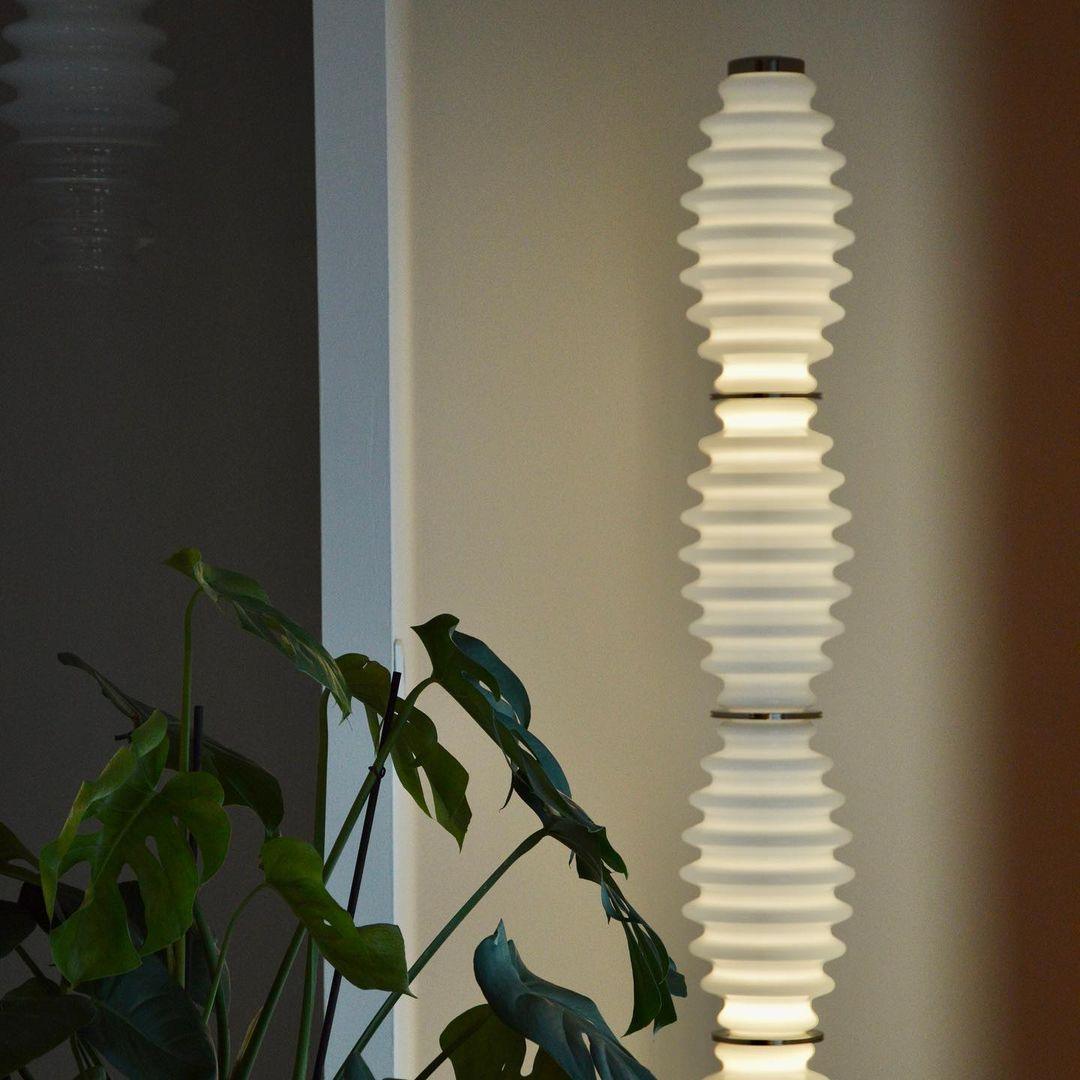 Celerine Stehleuchte aus Glas im modernen Stil