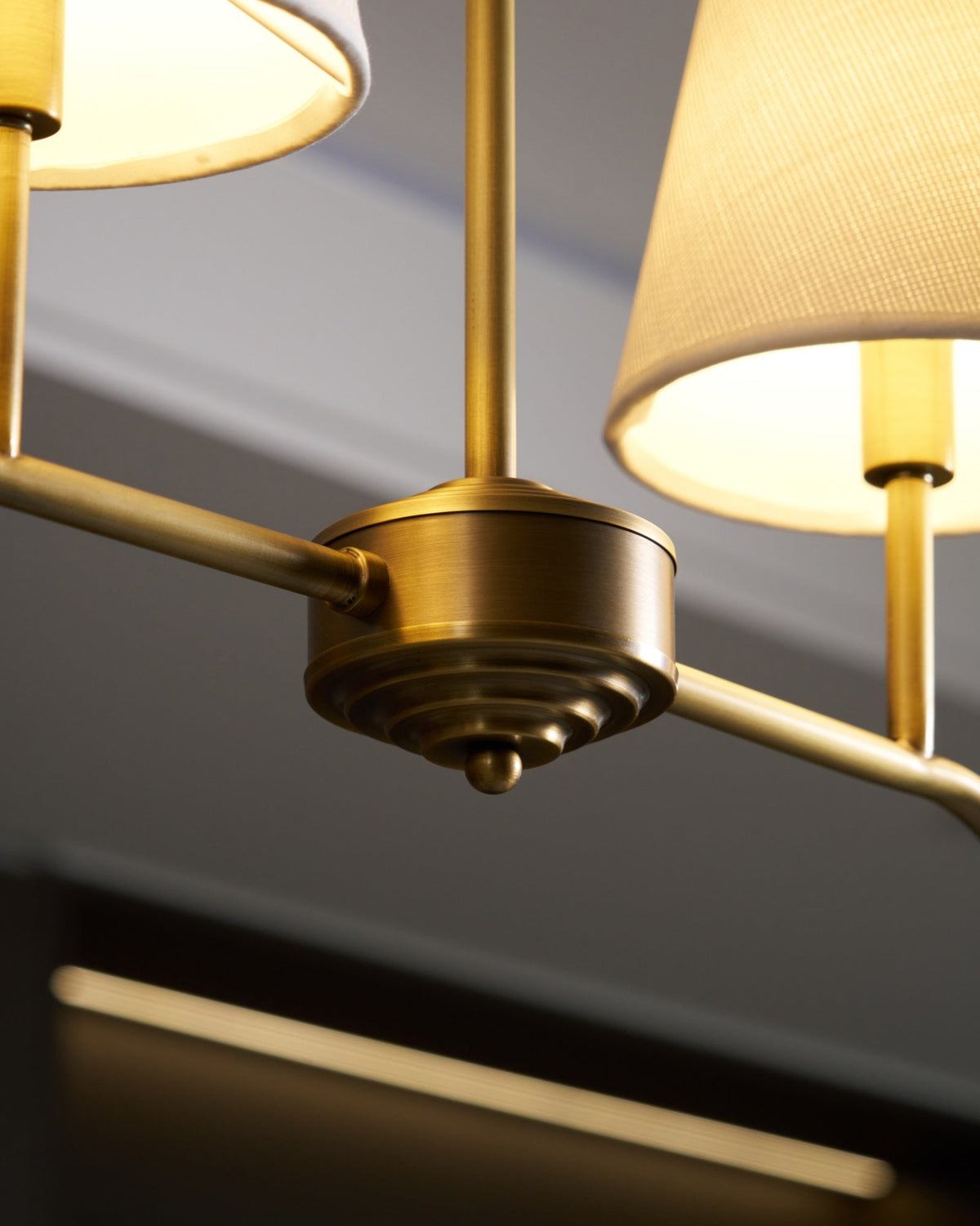 Oriinissa Kronleuchter Messing gebogen Beige linear