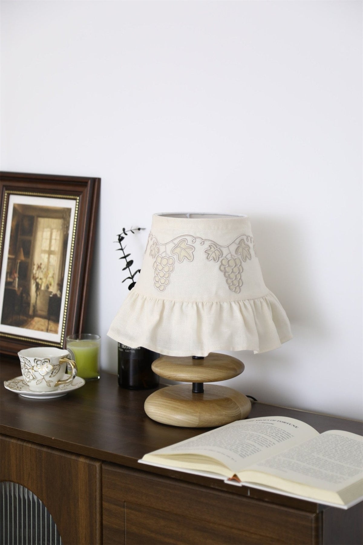 Grape Embroidery Tischleuchte