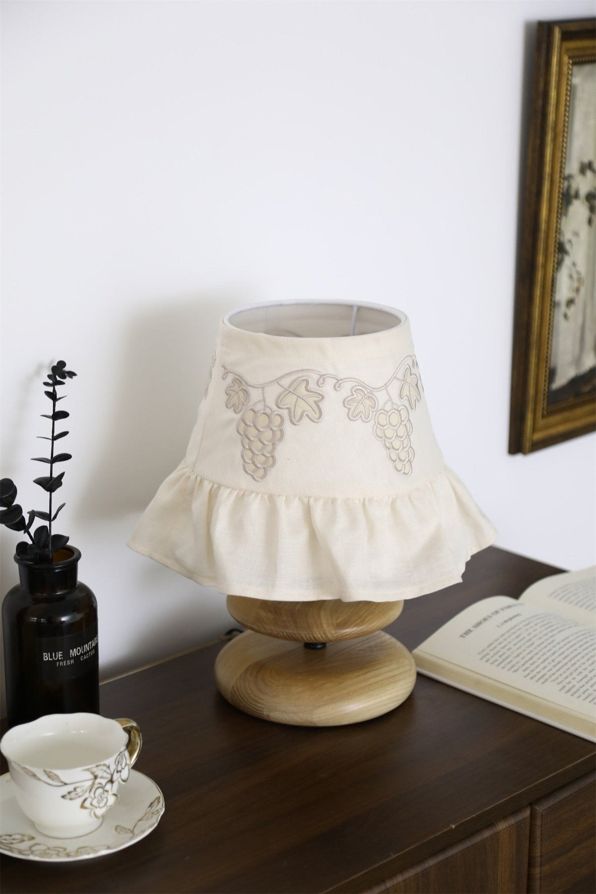Grape Embroidery Tischleuchte