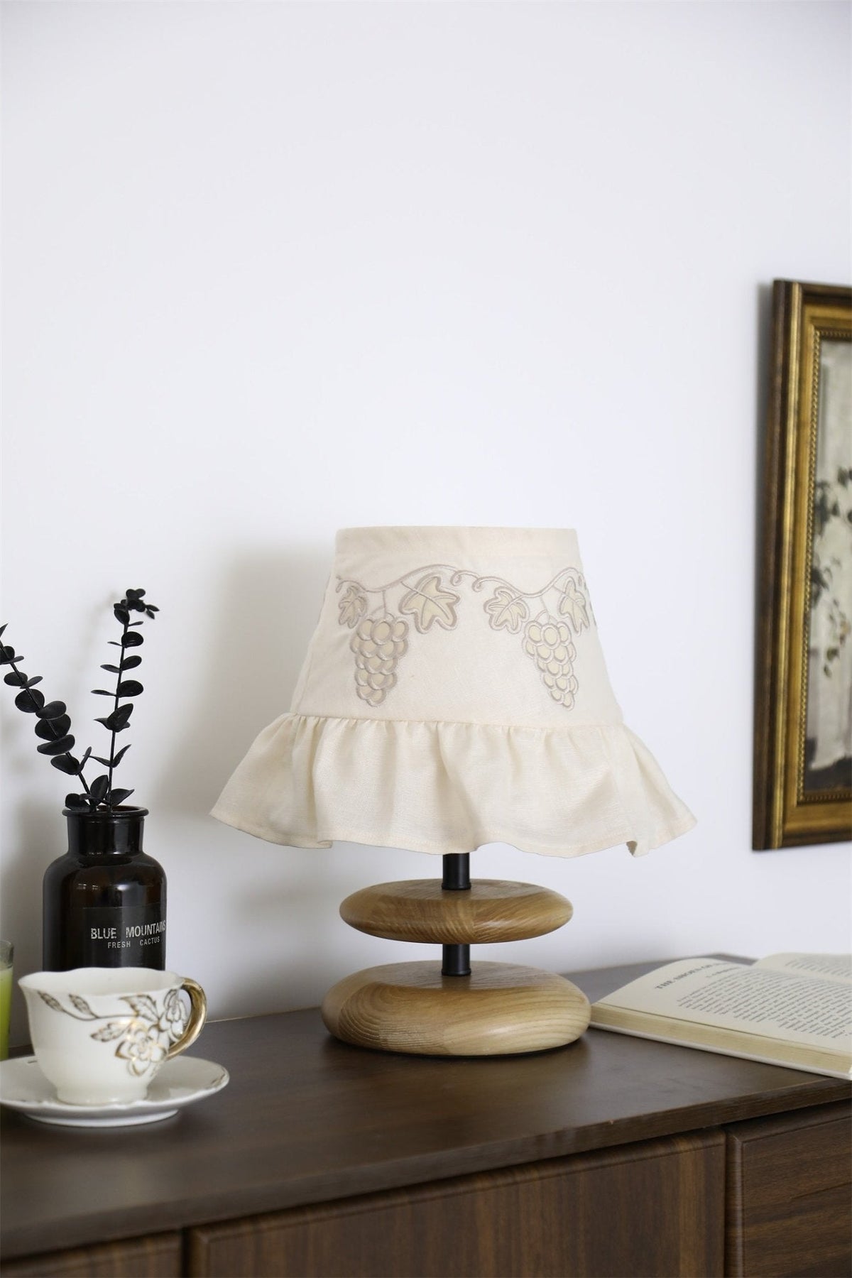 Grape Embroidery Tischleuchte
