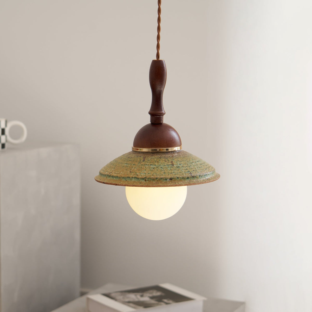 Macell Pendelleuchte aus Holz und Keramik im nordischen Kunststil