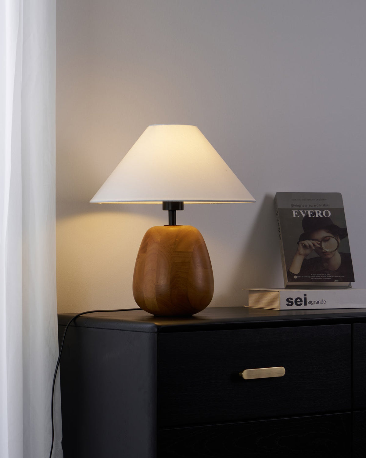 Lindenier Tischleuchte aus Holz