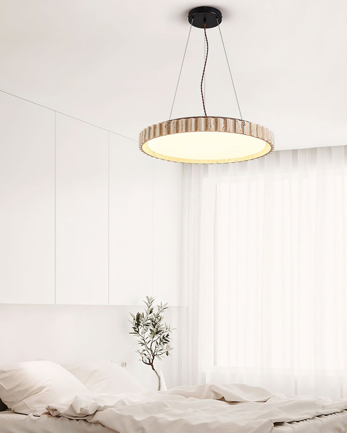 Elvenis runde Pendelleuchte aus Travertin