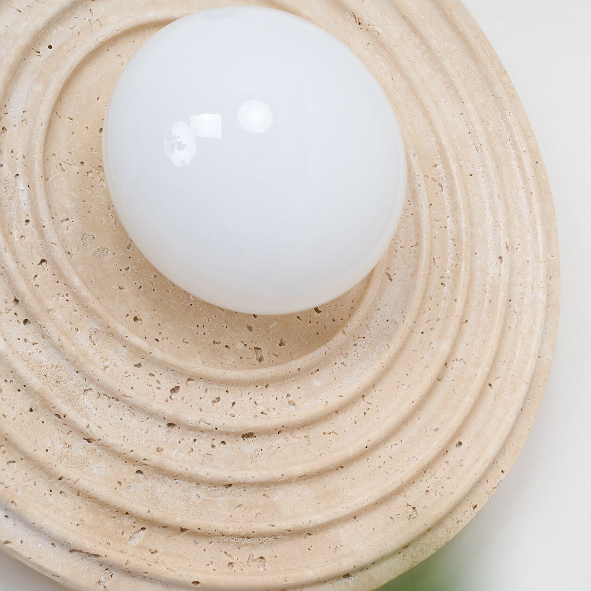 Isoror Spiral-Ring Travertine-Wandleuchte in Dunkelwalnuss & Beige