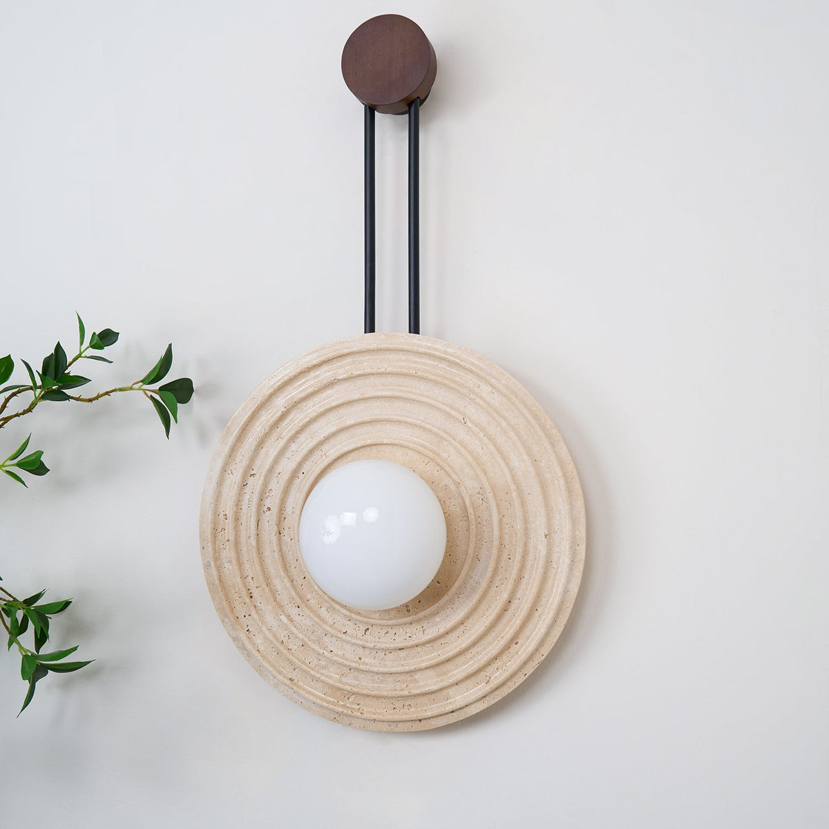 Isoror Spiral-Ring Travertine-Wandleuchte in Dunkelwalnuss & Beige
