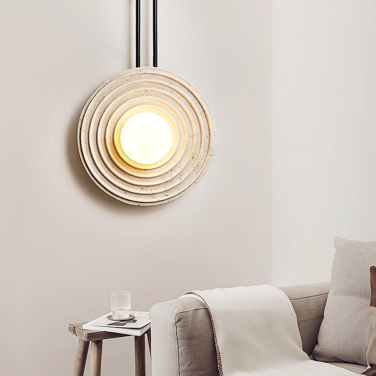 Isoror Spiral-Ring Travertine-Wandleuchte in Dunkelwalnuss & Beige