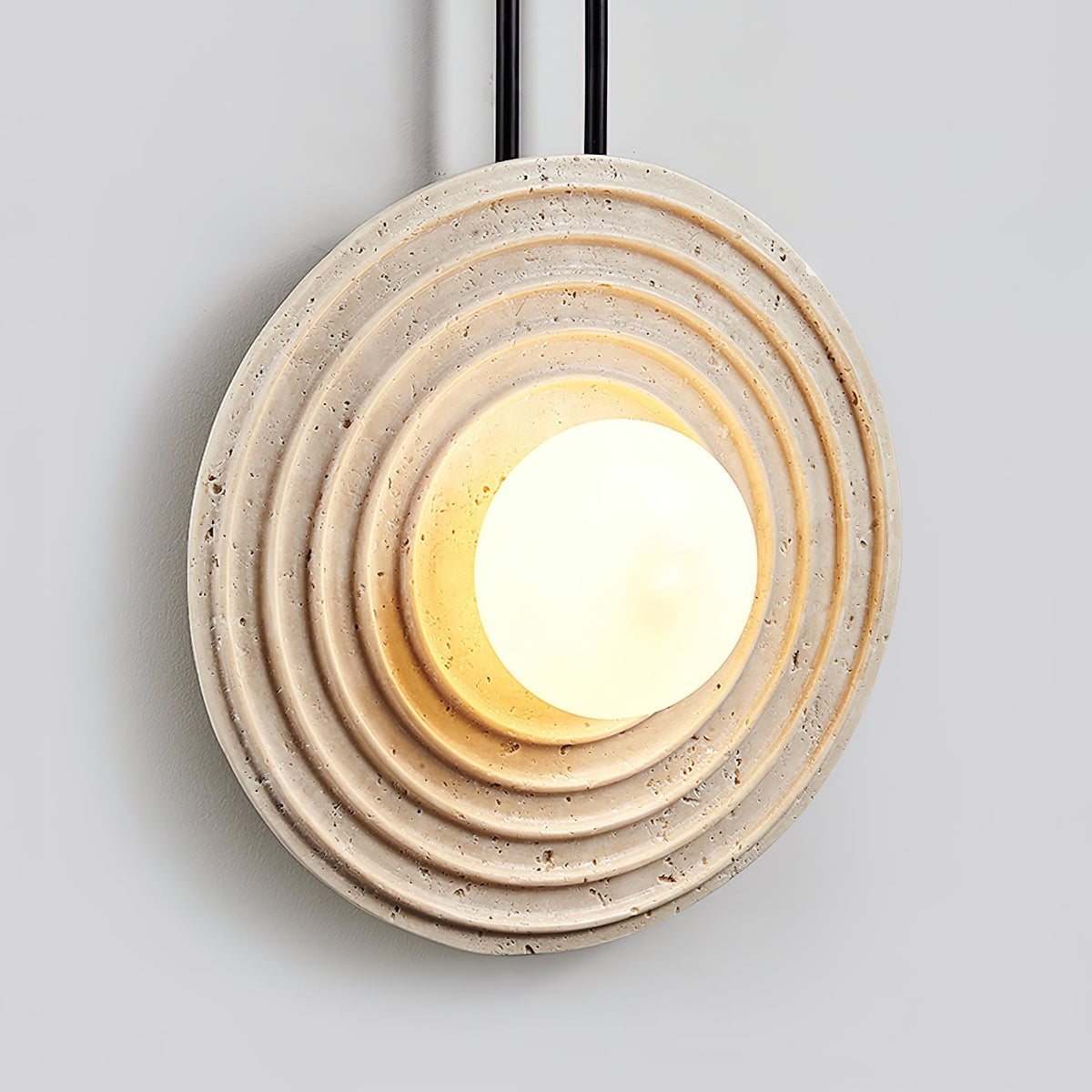 Isoror Spiral-Ring Travertine-Wandleuchte in Dunkelwalnuss & Beige