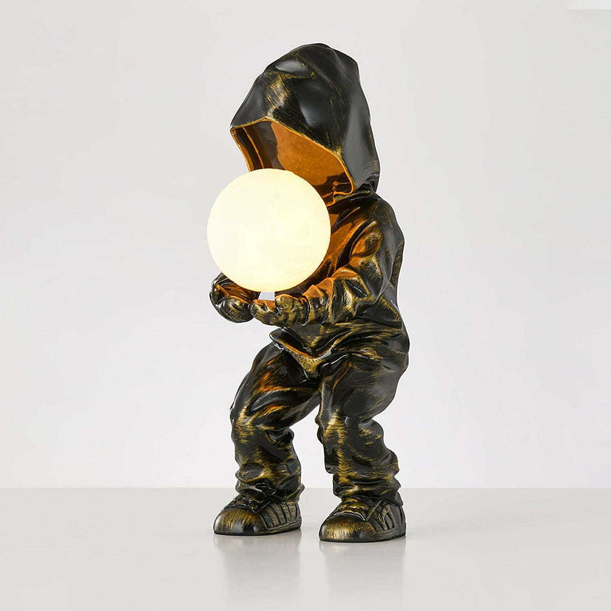 Orinex Kunstharz-Tischleuchte mit künstlerischem Design