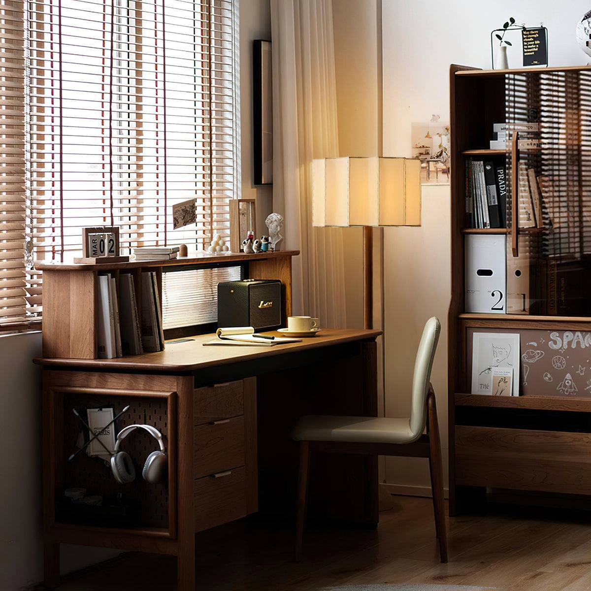 Bexi Minimalistische Stehleuchte aus Holz