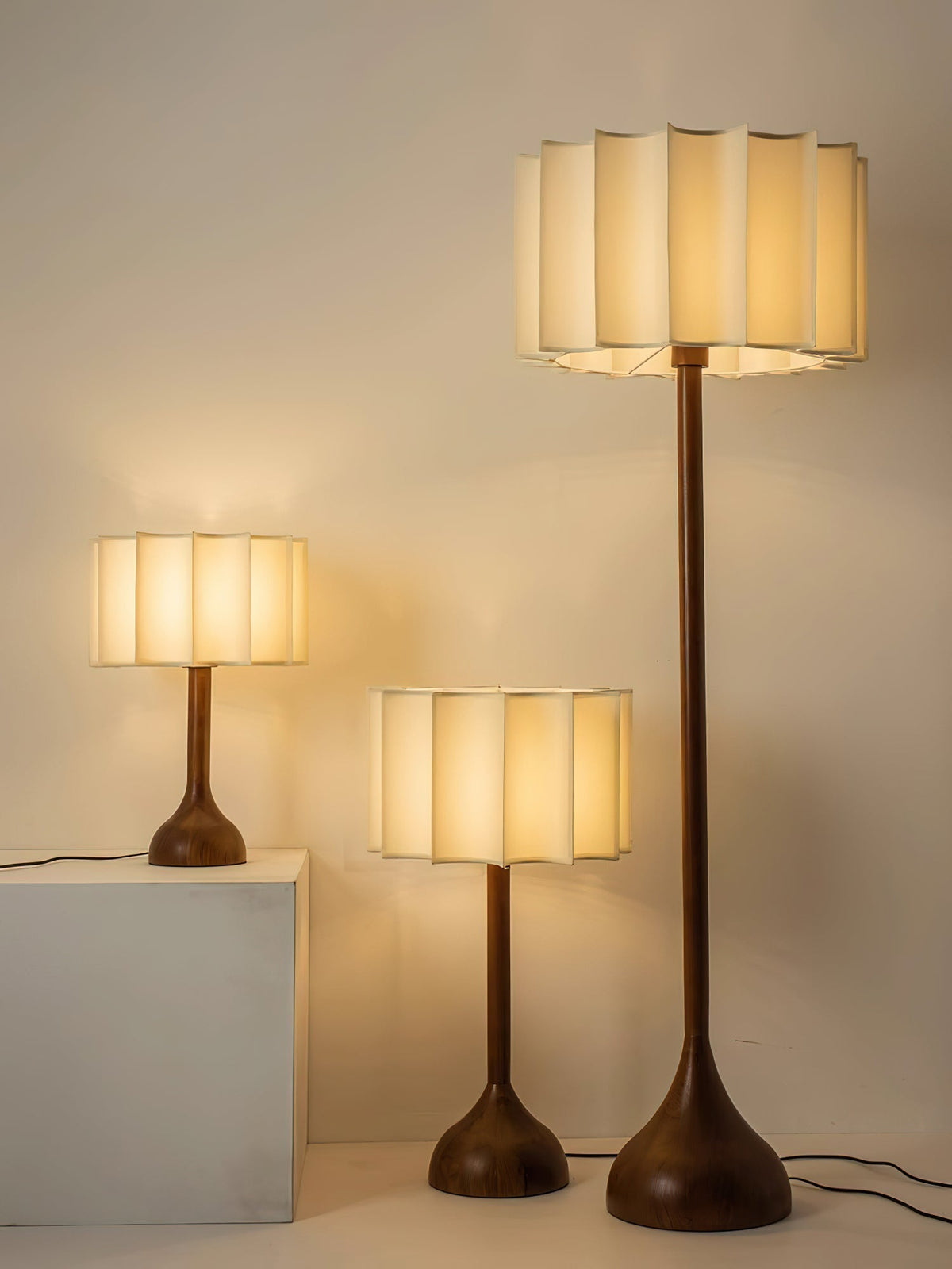Bexi Minimalistische Stehleuchte aus Holz