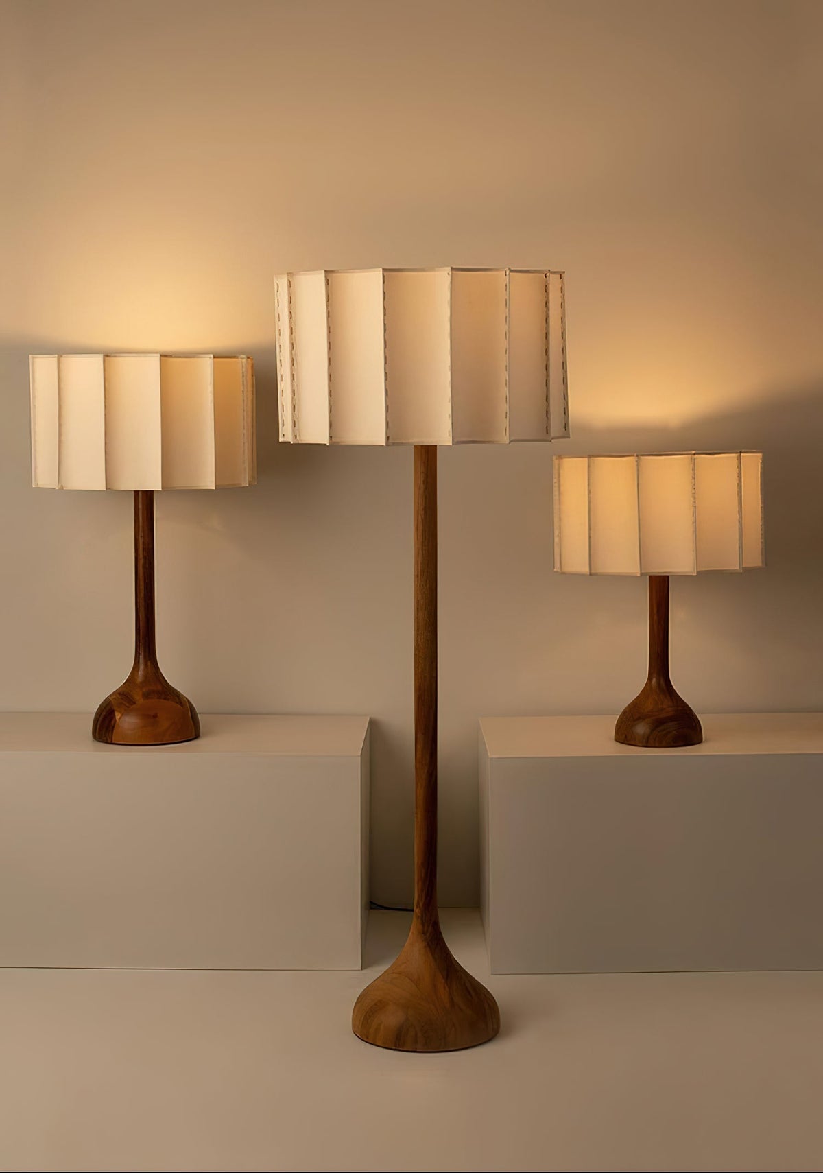 Bexi Minimalistische Stehleuchte aus Holz