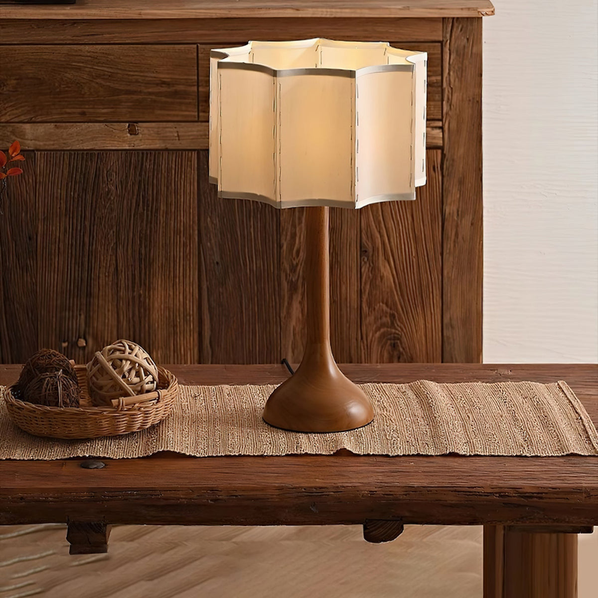 Livenq Tischleuchte aus Holz und Stoff im Retro-Stil