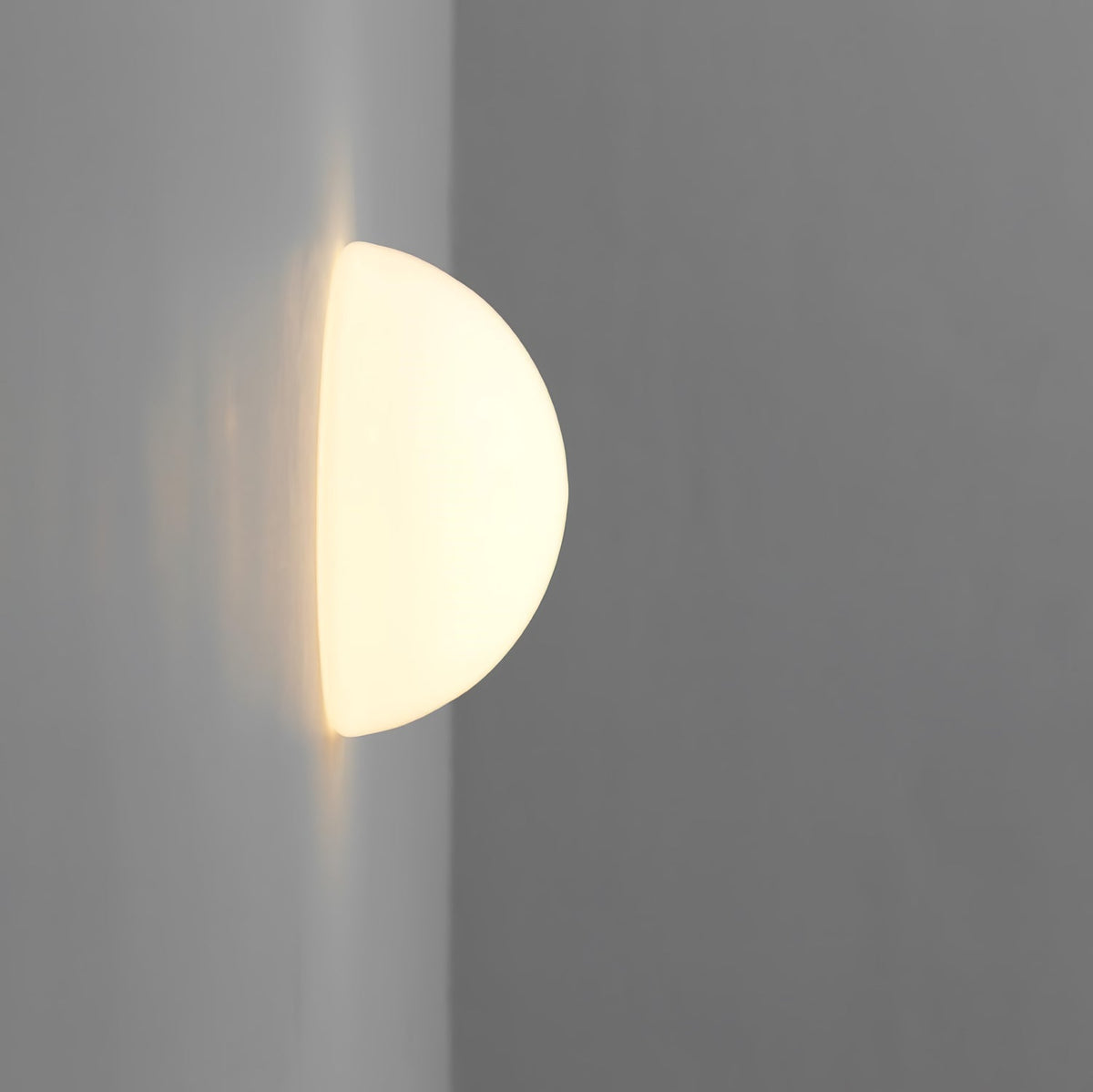 Vesilis zeitgenössische minimalistische Glas-Wandleuchte