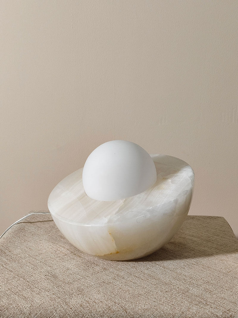 Fryle Jade Minimalistische Tischlampe mit Halo