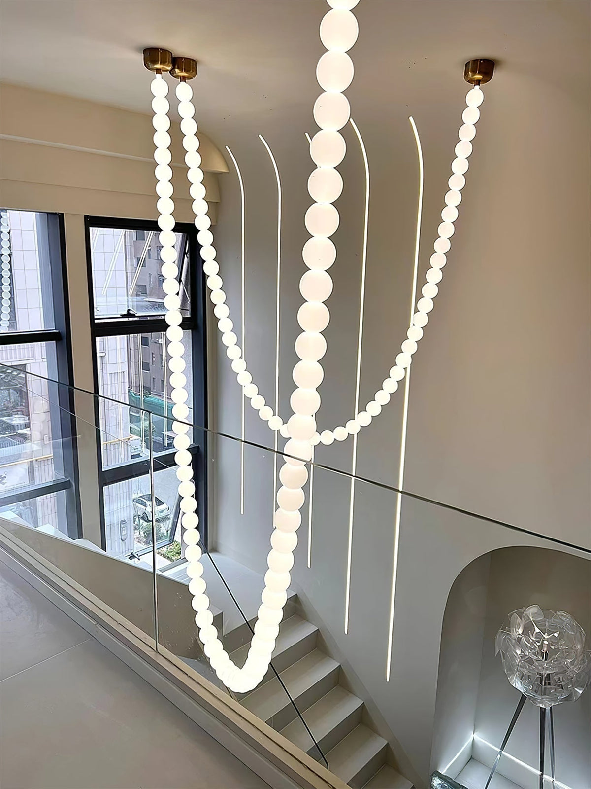 PearlCascade Kronleuchter aus Glas mit Kugeln