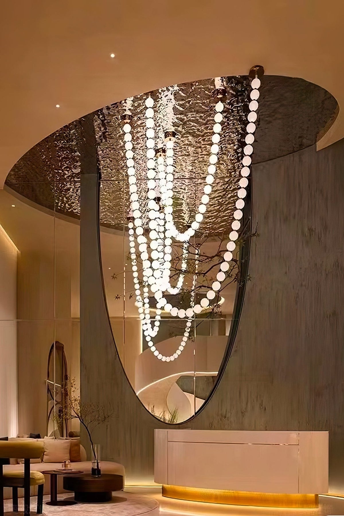 PearlCascade Kronleuchter aus Glas mit Kugeln
