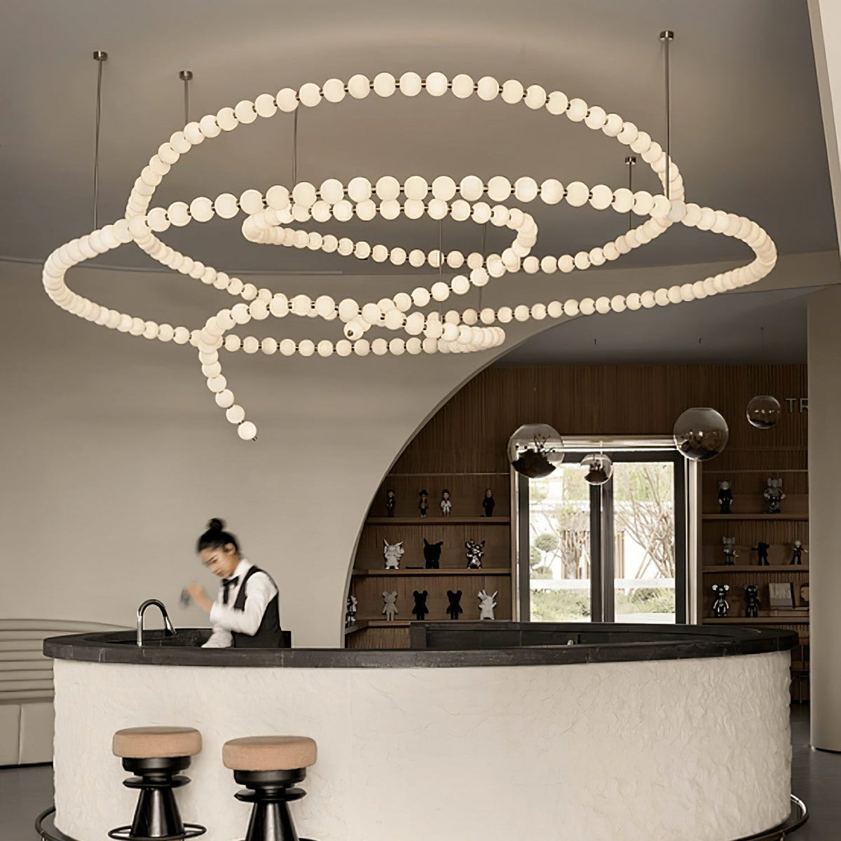 PearlCascade Kronleuchter aus Glas mit Kugeln
