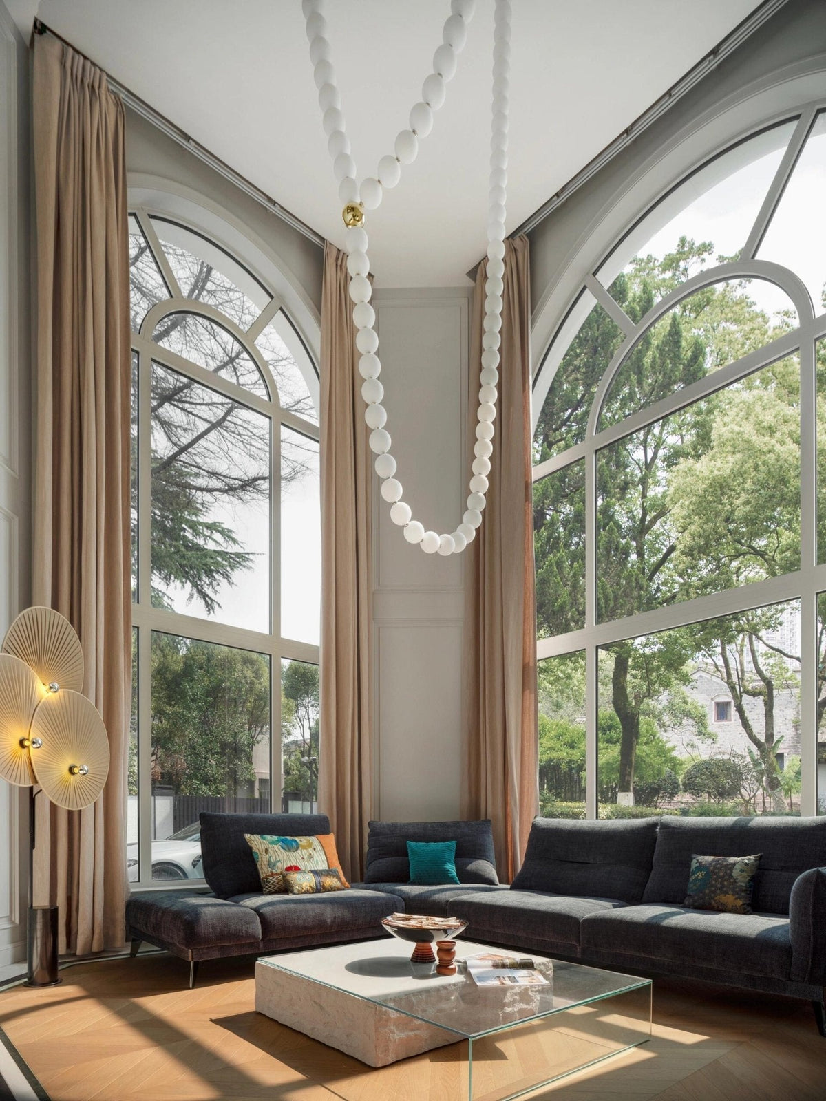 PearlCascade Kronleuchter aus Glas mit Kugeln