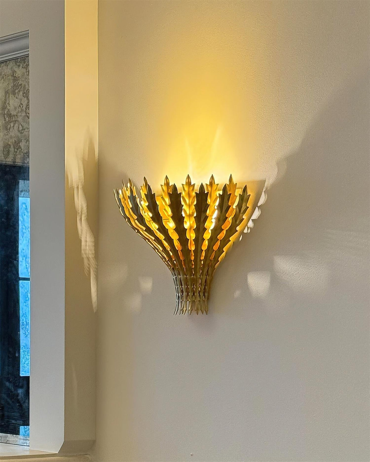 Hampton Wandleuchte Handgefertigtes Blatt-Motiv Eleganz