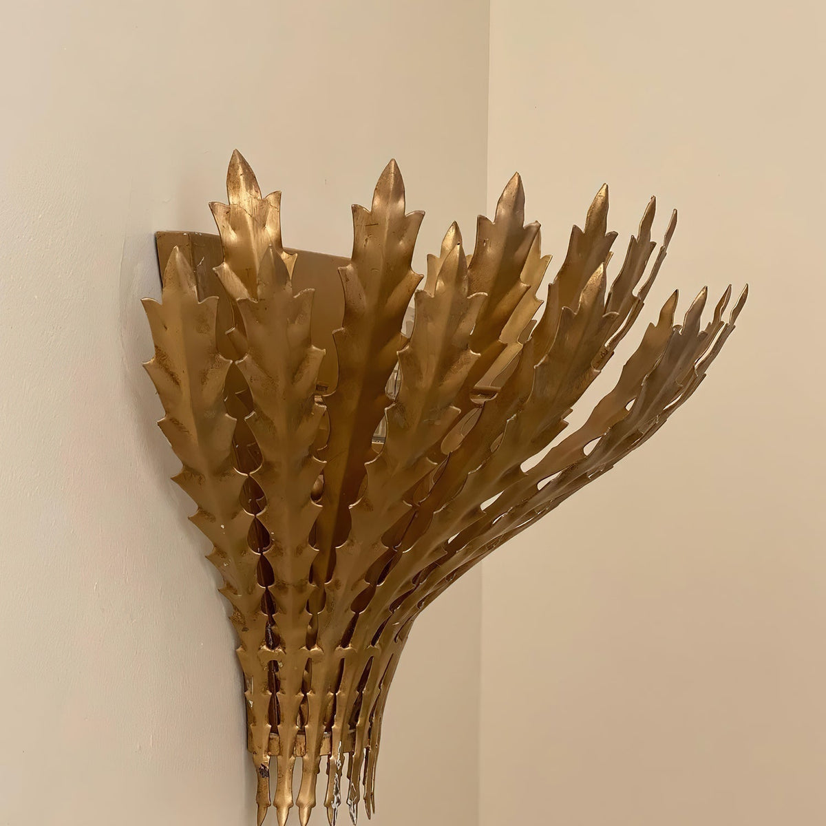 Hampton Wandleuchte Handgefertigtes Blatt-Motiv Eleganz
