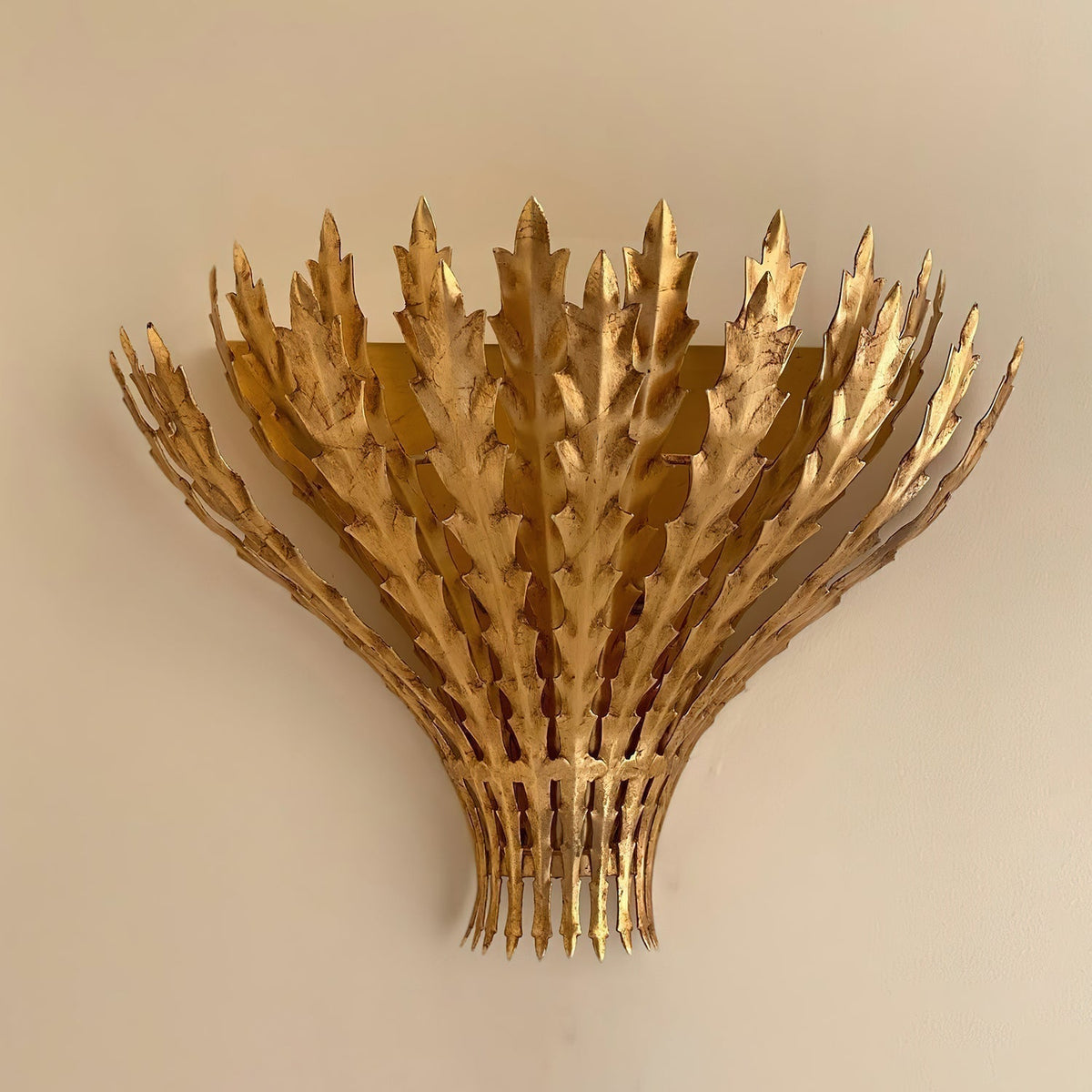 Hampton Wandleuchte Handgefertigtes Blatt-Motiv Eleganz