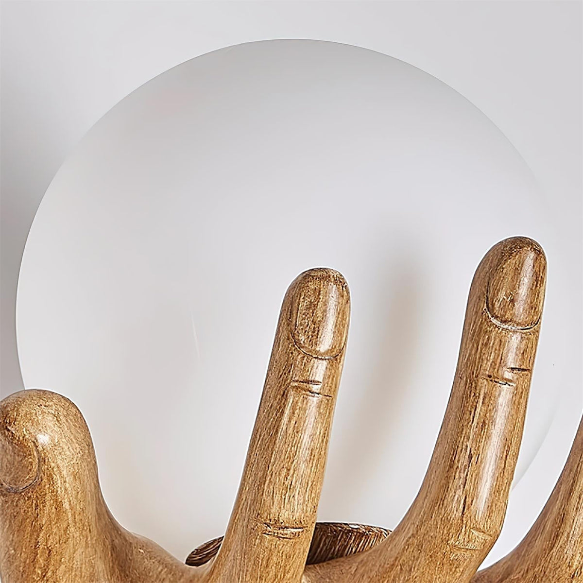 Wandleuchte Polymer Körper Handform Kugelschirm Holzmaserung