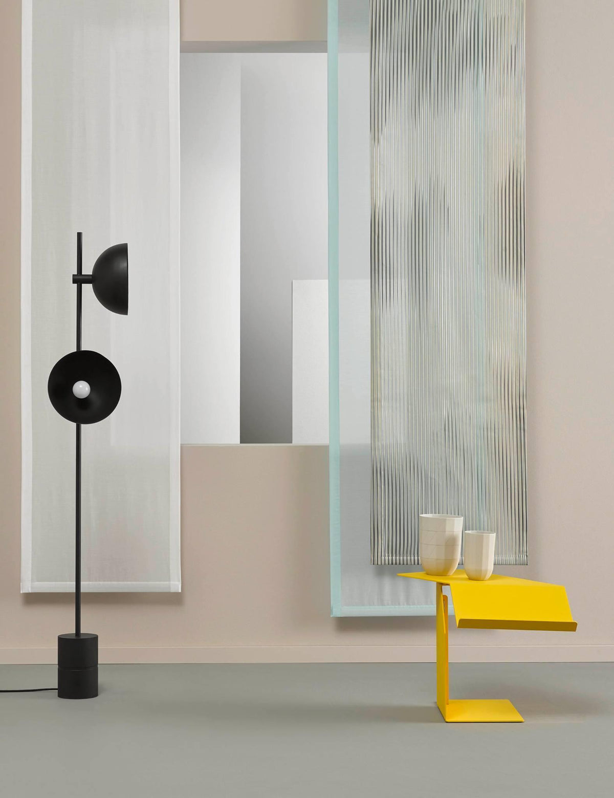 Lumase Stehleuchte aus Glas im minimalistischen Stil
