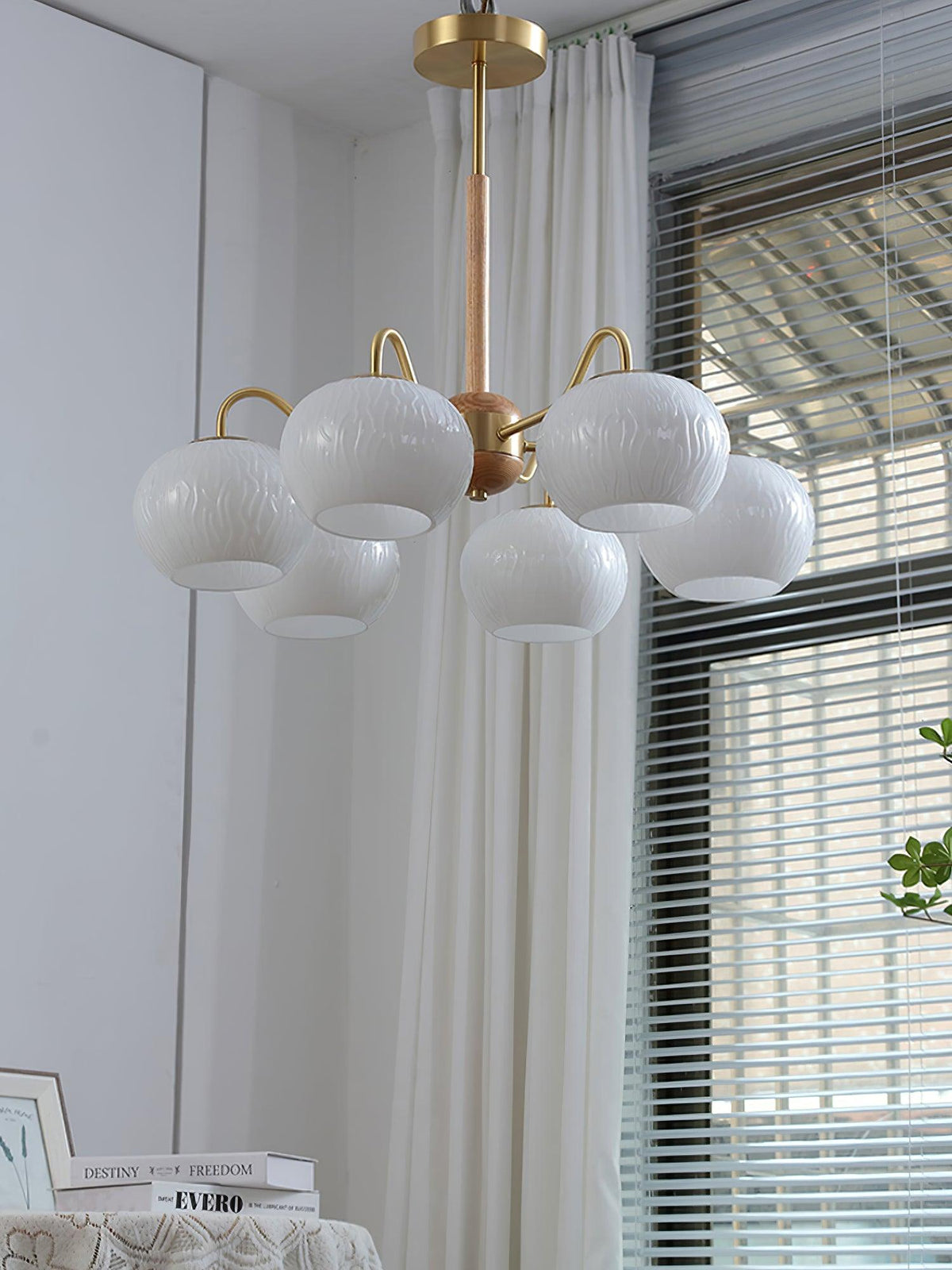 Elyra Eleganter Kronleuchter aus Holz