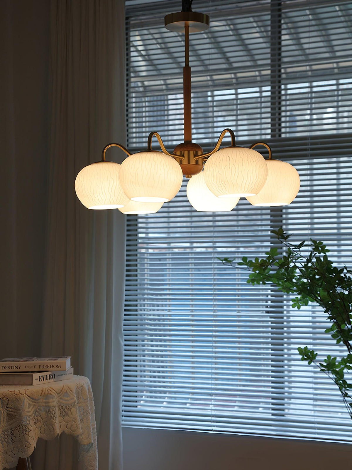 Elyra Eleganter Kronleuchter aus Holz