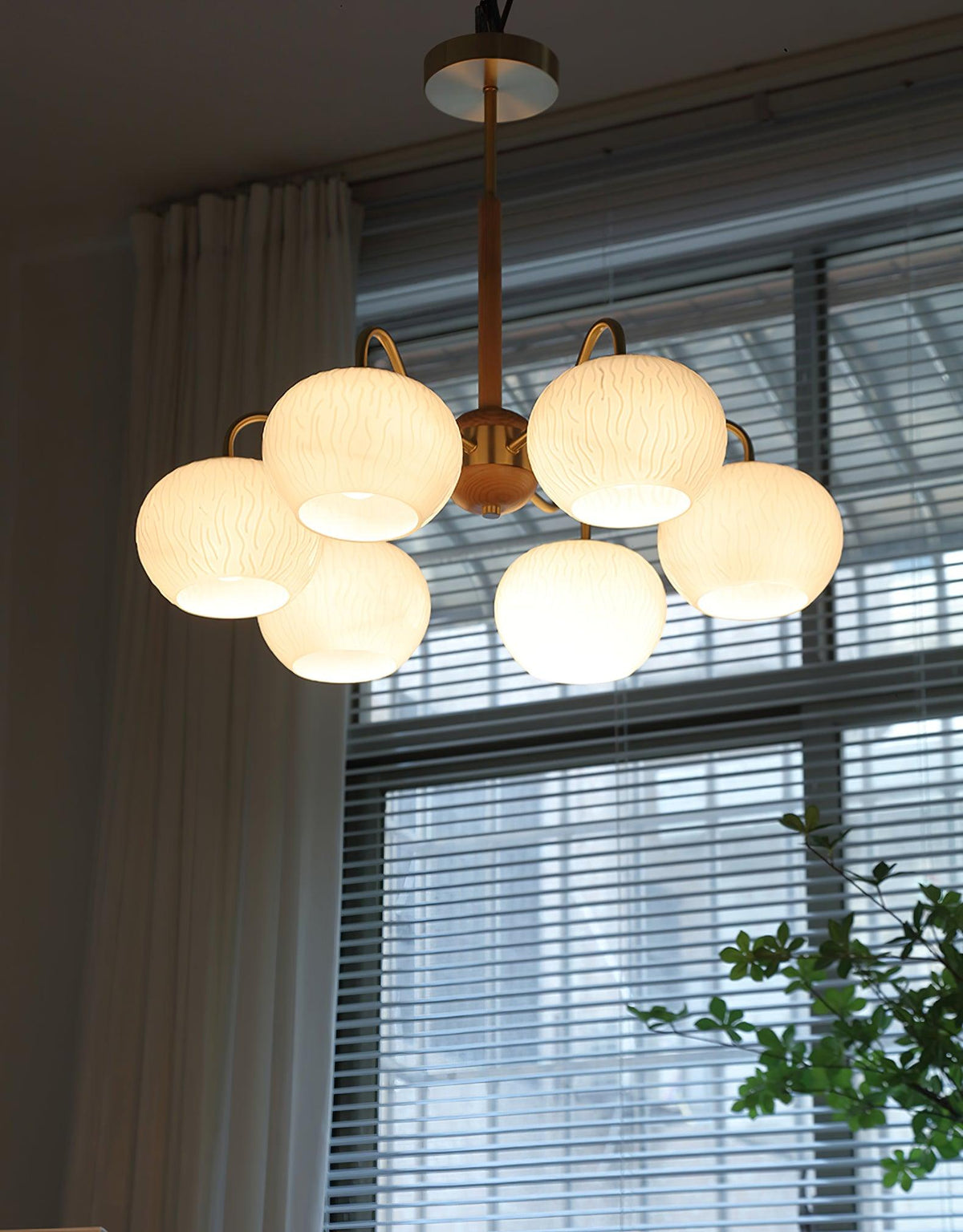 Elyra Eleganter Kronleuchter aus Holz
