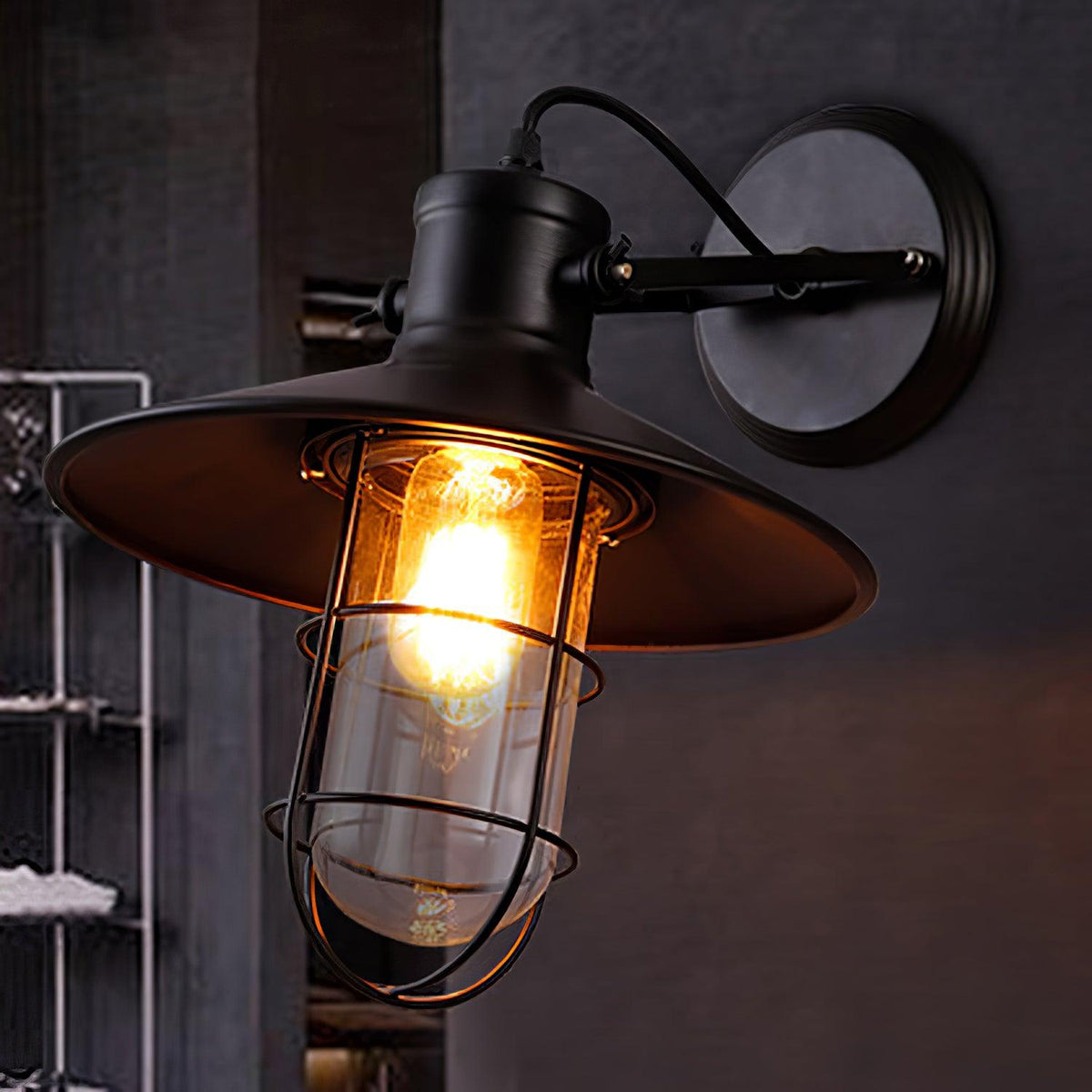 Eiraniella Abnormal Harbour Industrial-Glas-Wandleuchte