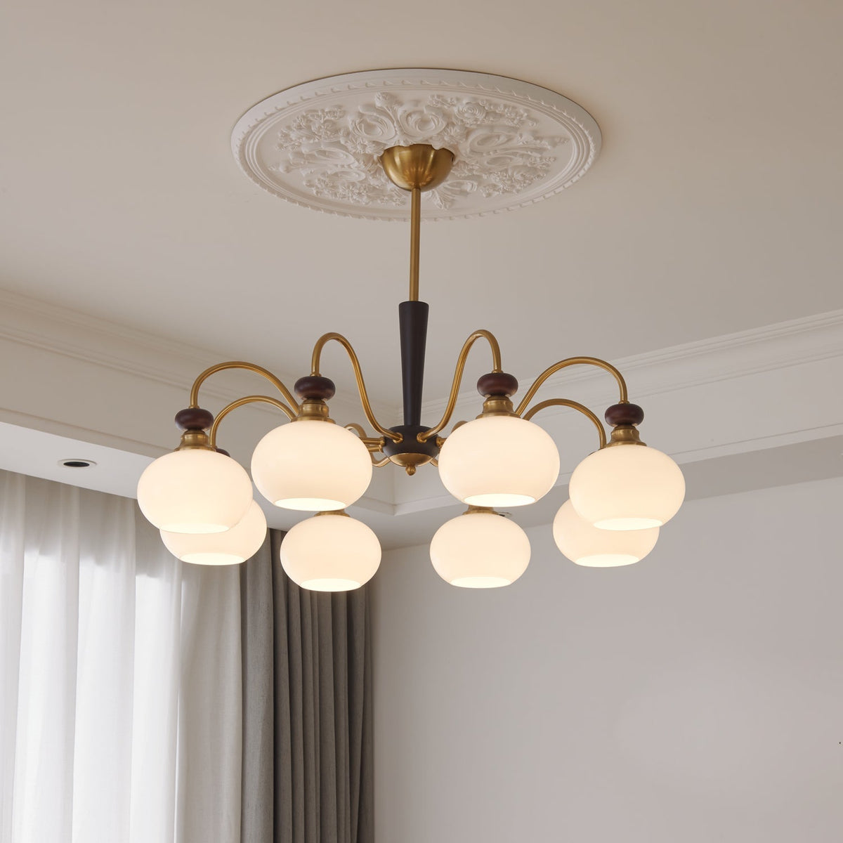 Calaeila Kronleuchter traditionelle Eleganz Kugel Holz Glas