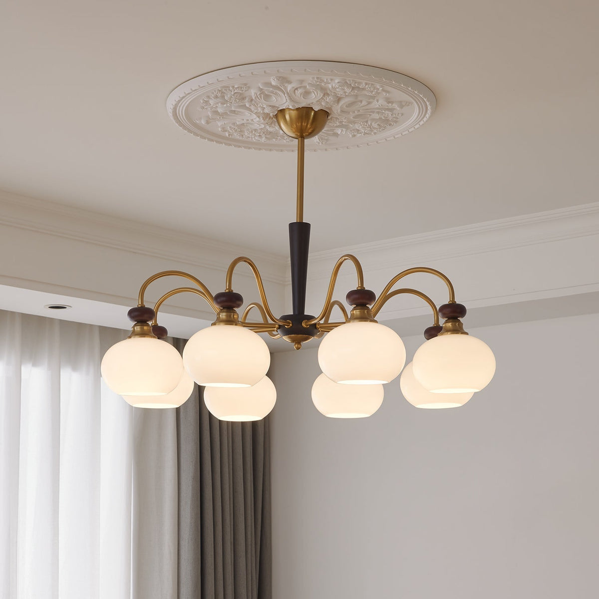 Calaeila Kronleuchter traditionelle Eleganz Kugel Holz Glas