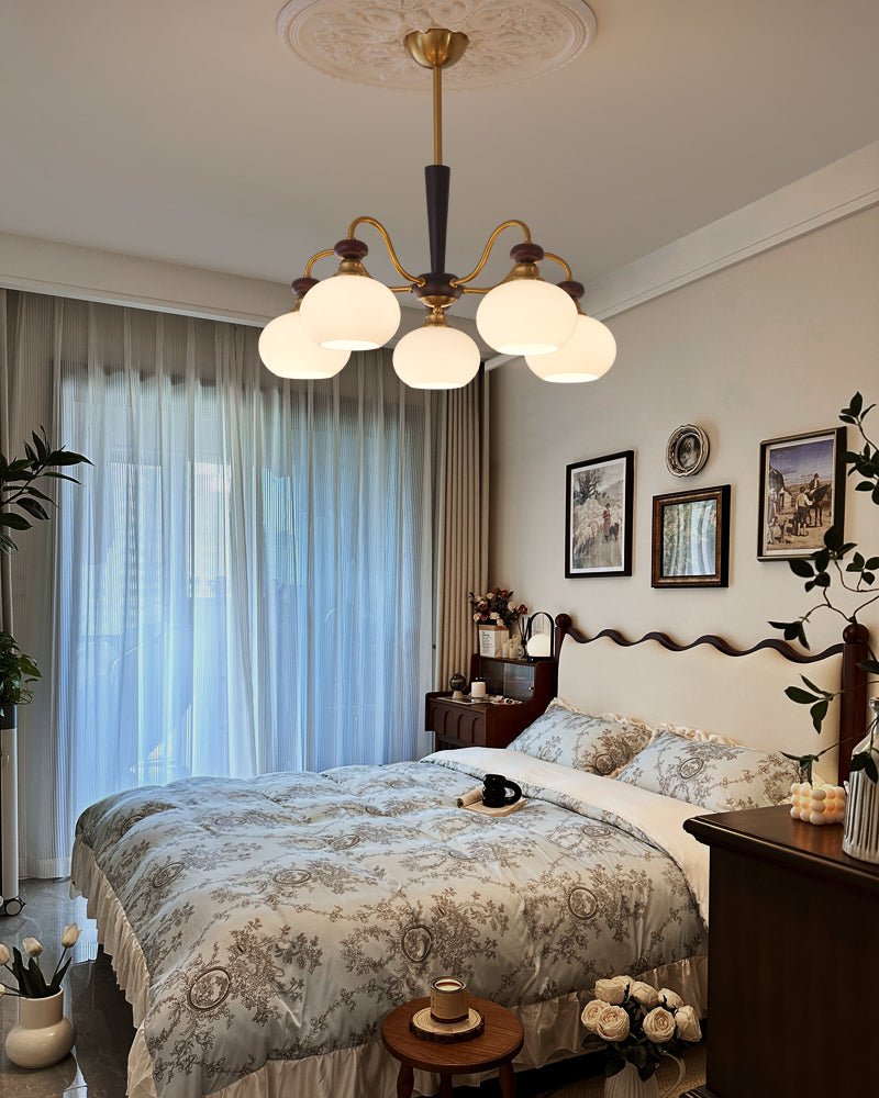 Calaeila Kronleuchter traditionelle Eleganz Kugel Holz Glas