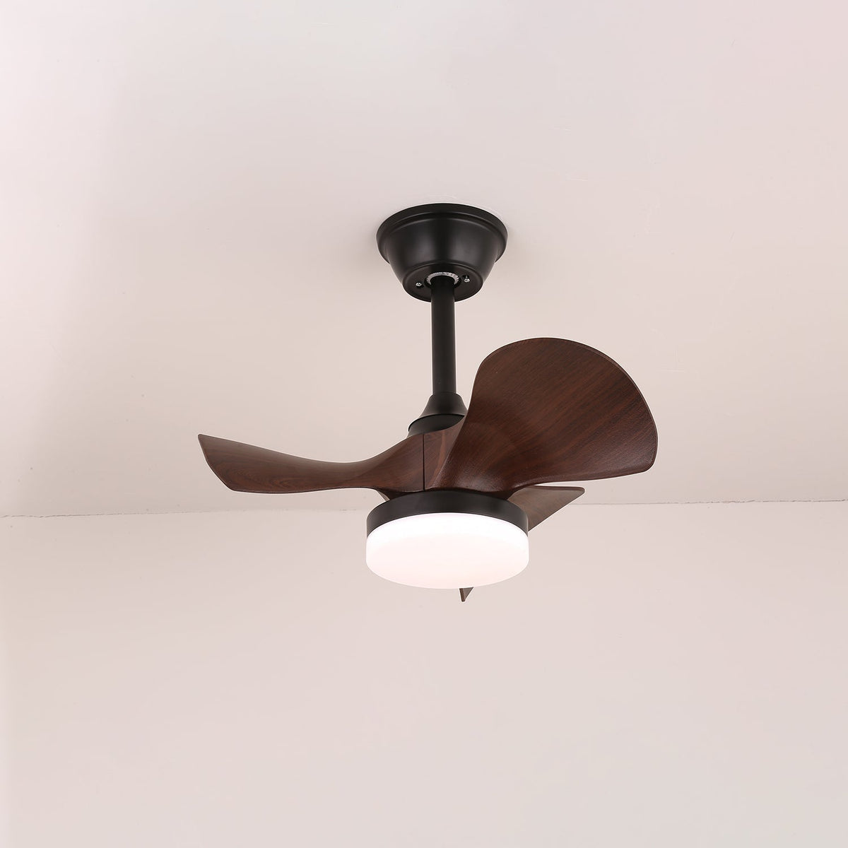 Neriah Deckenventilator mit Beleuchtung aus Holz