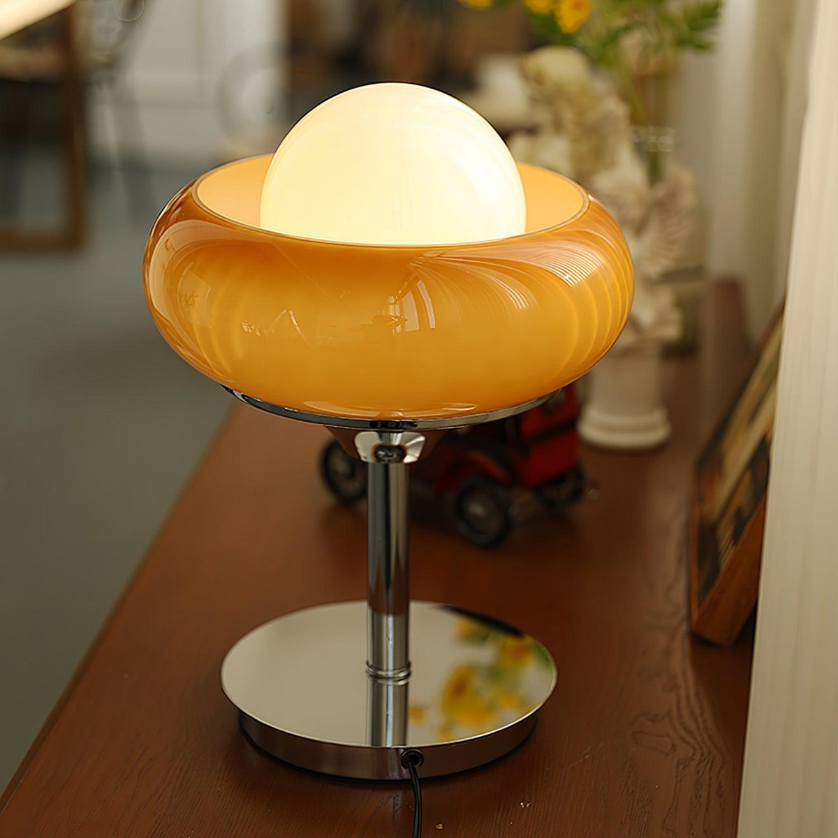 Solise Tischleuchte aus Glas im Retro-Vintage-Stil