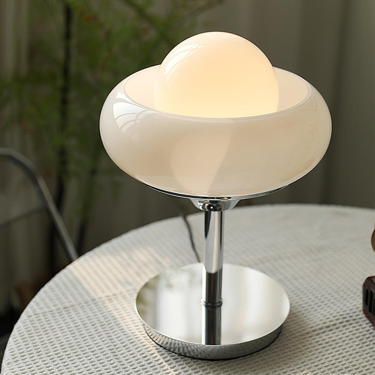 Solise Tischleuchte aus Glas im Retro-Vintage-Stil