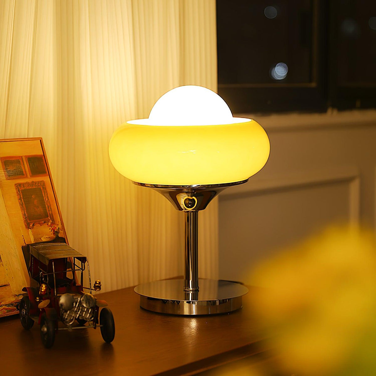 Solise Tischleuchte aus Glas im Retro-Vintage-Stil