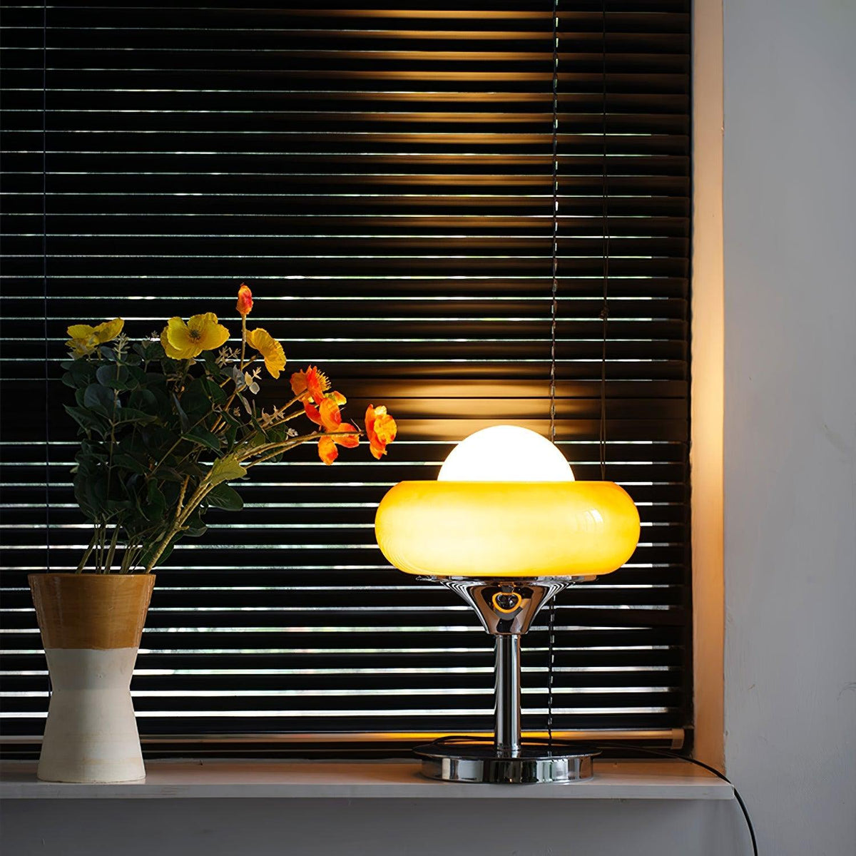 Solise Tischleuchte aus Glas im Retro-Vintage-Stil