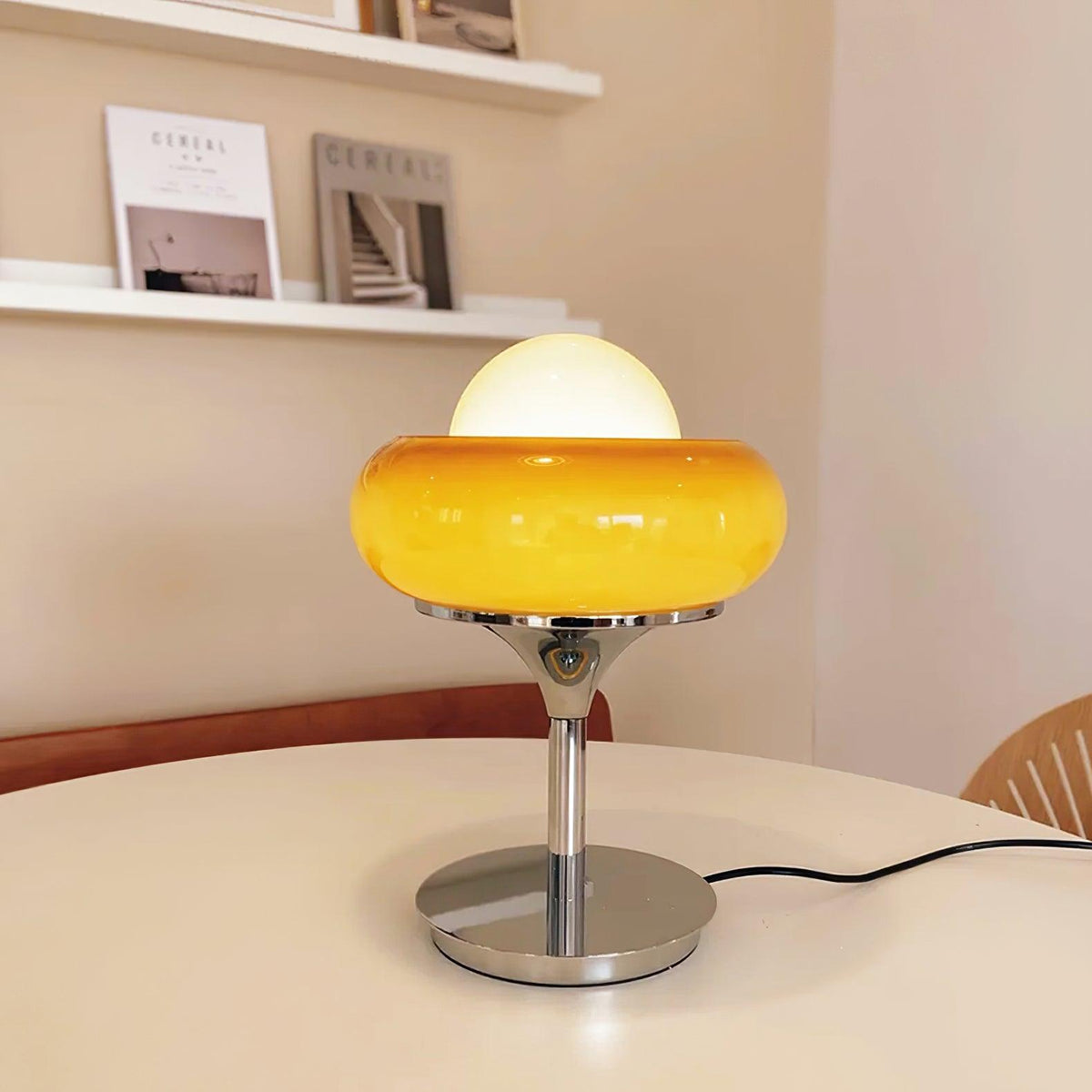 Solise Tischleuchte aus Glas im Retro-Vintage-Stil