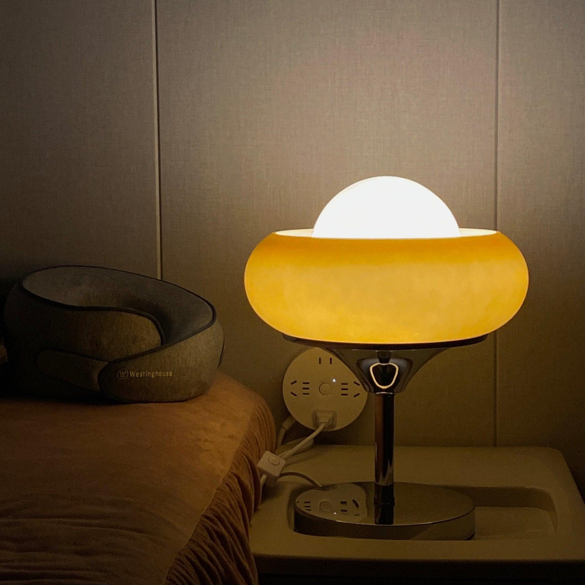 Solise Tischleuchte aus Glas im Retro-Vintage-Stil