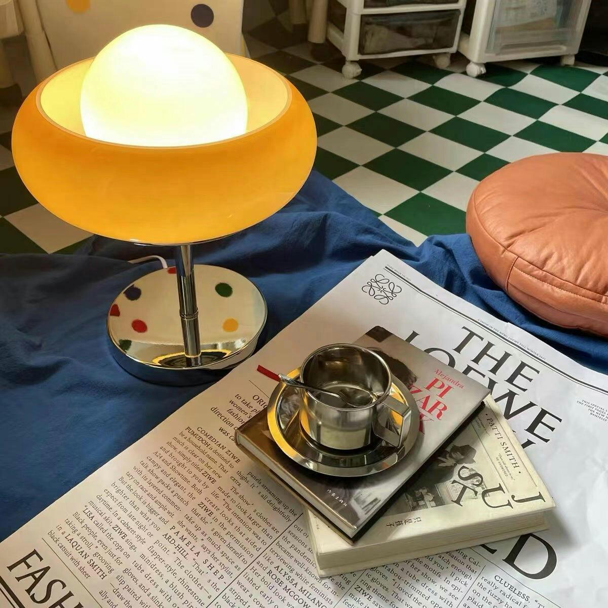Solise Tischleuchte aus Glas im Retro-Vintage-Stil